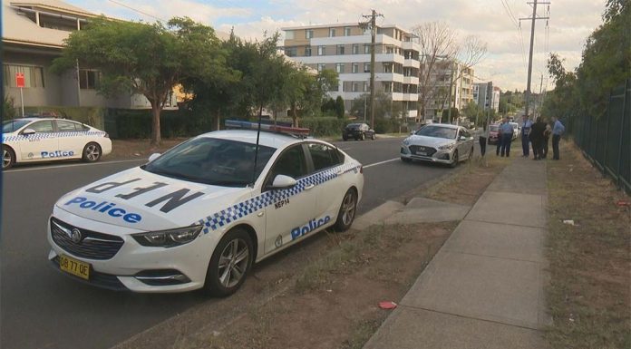 시드니, 한 여성이 시신으로 발견 The 32-year-old will face court tomorrow after being charged with murder. (9News)