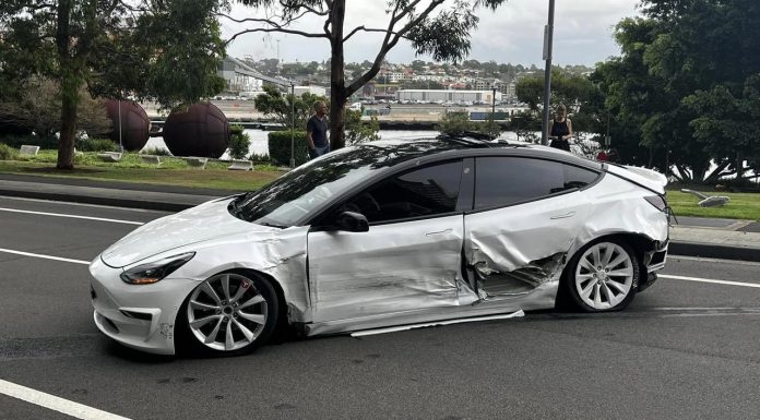 시드니 피아몬트, 테슬라 추락사고 Witnesses have been told that the car was travelling at “high speed” before crashing.