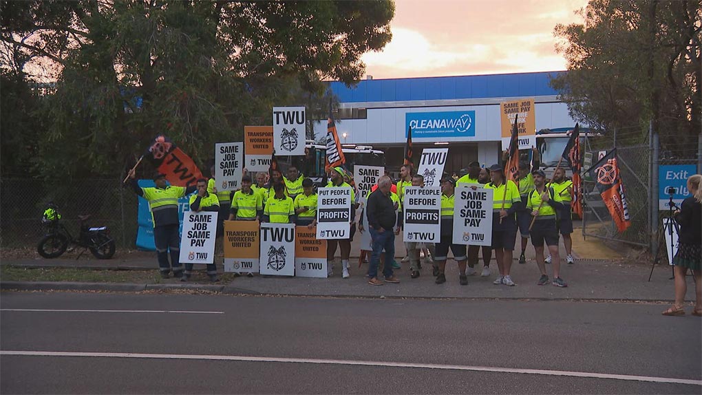 35,000 bins in Sydney won't be collected today as union strikes (Nine)