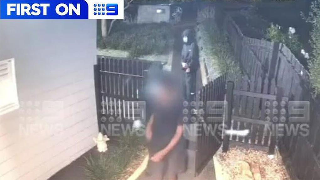 A group of armed offenders are on the run, after attempting to break into homes and vehicles during a crime spree on the Mornington Peninsula. (Nine)