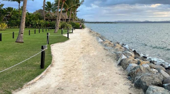 피지 리조트에서 개구리를 쫓던 시드니 소년, 감전사 A photo supplied by an Australian man who alleged he suffered an electric shock from wet light fixtures. (Supplied)