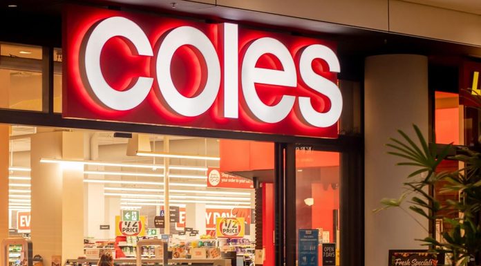 콜스, 생계난을 타개하기 위한 최신 계획 발표 Flybuys CEO Anna Lee said the move will put some power back into our members' hands, and wallets. (Daria Nipot - stock.adobe.com)