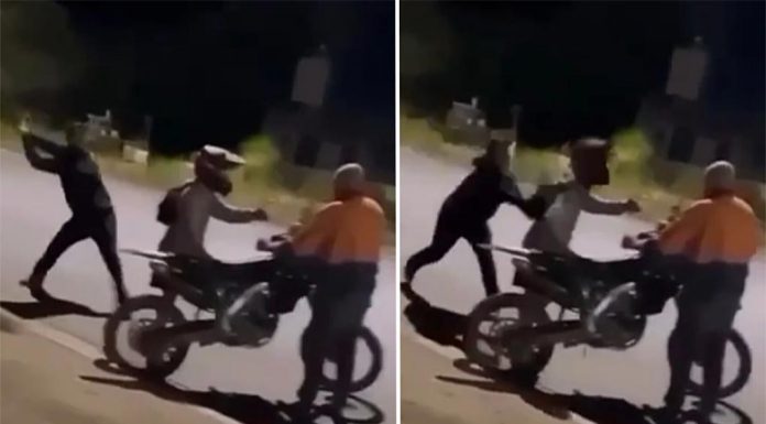 NSW 삽으로 머리를 맞은 오토바이 운전자 Man charged with assault after smashing teenager on head with shovel in Leeton, NSW. (Nine)