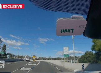NSW 운전자 2,300만 달러 이상의 통행료 환급금 받아 More than $23 million has been refunded to drivers across New South Wales since the state government's new toll rebate scheme was announced. (9News)