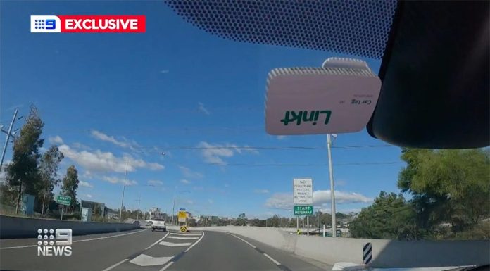 NSW 운전자 2,300만 달러 이상의 통행료 환급금 받아 More than $23 million has been refunded to drivers across New South Wales since the state government's new toll rebate scheme was announced. (9News)