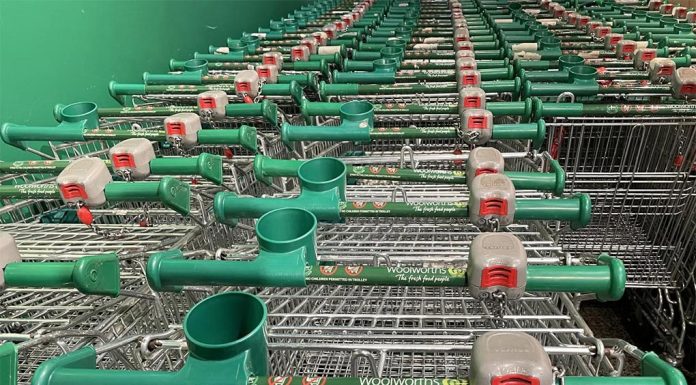 호주 울월스 쇼핑객, 고기대신 ‘저렴한 기호식품’ 구매량 증가 Odd bunch fruit and veg sales have increased 10 per cent. Picture NCA NewsWire David Crosling