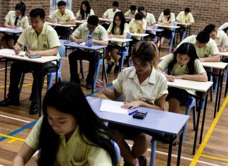 셀렉티브 고교 입학 과외열풍 ‘백약이 무효’ Private companies have been contacting independent schools, saying they can supply tests, at a cost of $6 each.CREDITDOMINIC LORRIMER