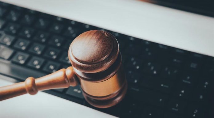 한 간병인 환자에게서 9만 달러 사기 이체 Sasun-bughdaryan-Unsplsh