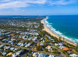 퀸즐랜드 빅 파인애플, 550만 달러 채무 분쟁에서 법원 승소 The big pineapple is 10km west of the Sunshine Coast, Queensland. (Getty)