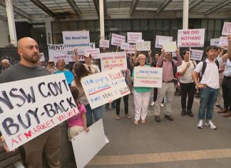 문제있던 시드니 마스콧 타워 아파트, 정부의 환매 계획 추진 The owners of an unlivable apartment building in Mascot are pushing for a buyback scheme. (Nine)