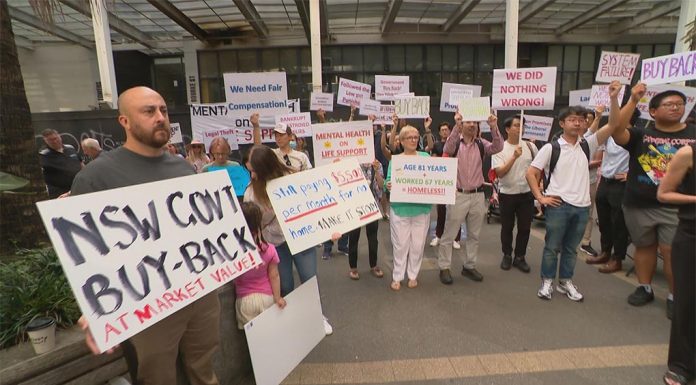문제있던 시드니 마스콧 타워 아파트, 정부의 환매 계획 추진 The owners of an unlivable apartment building in Mascot are pushing for a buyback scheme. (Nine)