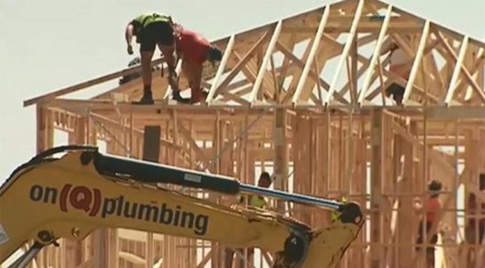 시드니 기록적인 공실률 감소는 NSW 주택 위기 신호 NSW is in the middle of a housing crisis, one body has warned. (Nine)