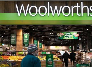 울워스 원격 의료 상담 제공, 일반의사들 우려 Supermarket giant Woolworths is going after a bigger piece of the wellness market by offering telehealth consultations. (Janie Barrett)
