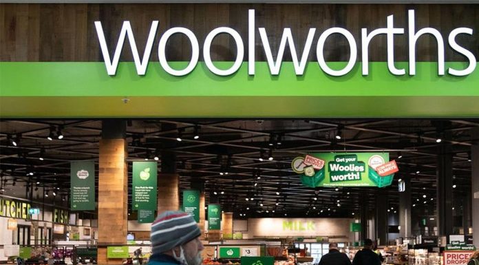 울워스 원격 의료 상담 제공, 일반의사들 우려 Supermarket giant Woolworths is going after a bigger piece of the wellness market by offering telehealth consultations. (Janie Barrett)