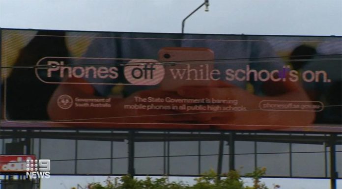 SA정부, ‘교내 휴대폰 사용 금지 정책’ 광고에 거의 백만 달러 지출 The government's new $900,000 awareness campaign aims to help enforce the public high school ban, which all schools need to enforce by term three. (Nine)