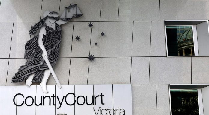 호주 법원 판사가 “법정서 모유 수유 안돼, 나가달라” … The judge who asked a breastfeeding mother to leave a public gallery in his courtroom last week told a jury his actions were self-explanatory. (AAP)