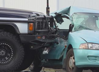 NSW 북부, 두 대의 차량 충돌 사고로 여성 사망 A woman driver died after a two-vehicle collision at Tweed Heads in NSW on April 22, 2023. (Nine)