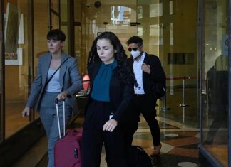 한국 여성 5명 성폭행 혐의 인도계 호주인 2차법정 Balesh Dhankhar (right) leaves Downing Centre court on Wednesday.CREDITKATE GERAGHTY