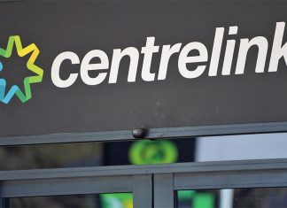‘사기인 줄 알았다’ : 2년 후 코로나19 구호금을 받은 NSW 남성 Centrelink told Matt his $600 pandemic relief payment from July 2021 would be sent to his bank account within 48 hours. (AAP)