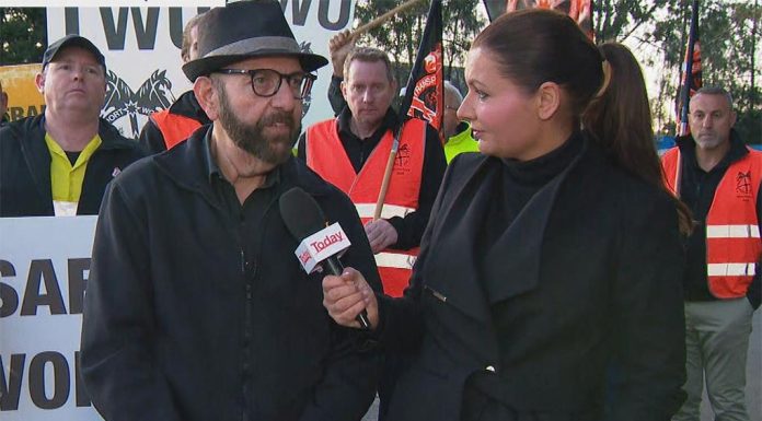 시드니, 캔버라의 폐기물 관리 노동자들 24시간 파업 Cleanaway workers say they are facing attacks to their income, working hours and rights. (Nine)