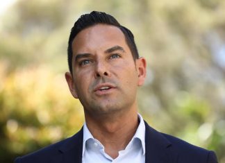 NSW 현금사용 불능 포커 머신 조기가동 Independent MP Alex Greenwich says he can work a majority Labor government.CREDITDOMINIC LORRIMER