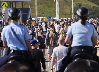 NSW 검토 중인 코로나19 벌금, 법원 소송 More than 60,000 COVID-19 fies were handed out in NSW. (Brook Mitchell)