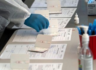 호주, 장기적인 코비드, 조사 보고서 발표로 5천만 달러의 자금 지원 확보 The committee has recommended a national database be set up for COVID and long COVID cases. (AP)