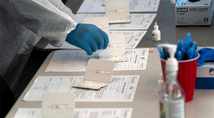 호주, 장기적인 코비드, 조사 보고서 발표로 5천만 달러의 자금 지원 확보 The committee has recommended a national database be set up for COVID and long COVID cases. (AP)