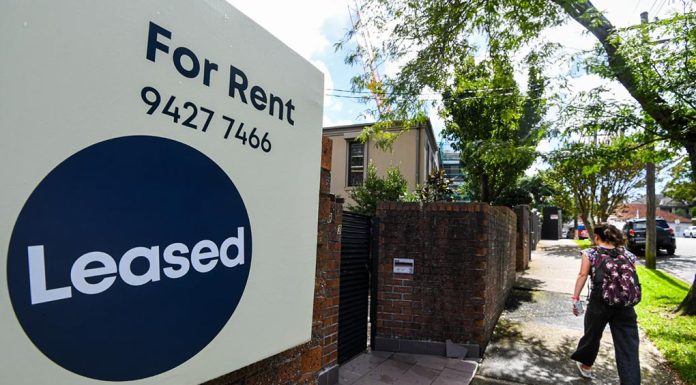 시드니 주택 아파트 임대료 천정부지 인상 The rental shortage is putting pressure on tenants.CREDITPETER RAE