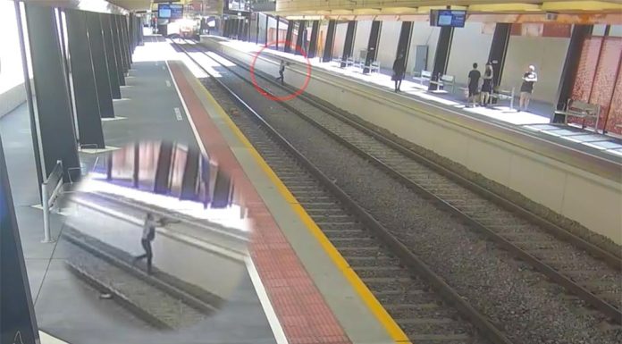 애들레이드 기차 선로에서의 아찔한 사고 영상 공개 Footage of 'near-misses' on Adelaide's train network has been released by the SA Govt. (Nine)