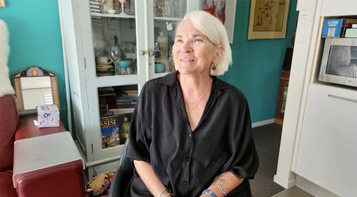 NSW 네 자녀 살해혐의로 수감 중인 캐슬린 폴빅, 석방 기대 Helen Cummings is a long-time campaigner and supporter of Kathleen Folbigg. (NBN)