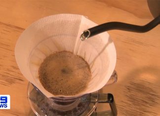 커피 한 잔을 1,500달러에 파는 시드니 카페 If you're keen to sample the best coffee Penrith's Brew Lab Cafe can offer, you'll need to set aside two weeks, and have about a fortnight's rent handy. (9News)