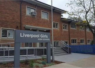 NSW 12개 공립고교 온 라인 수업전환 Liverpool Girls High School has reverted to remote learning for years 9, 10 and 11 for several days this week.