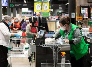 140만 호주인이 부업을 찾게 만드는 호주 생활비 위기 Many Australians are looking to pick up extra cash through working a second job. (Janie Barrett)