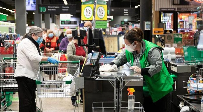 140만 호주인이 부업을 찾게 만드는 호주 생활비 위기 Many Australians are looking to pick up extra cash through working a second job. (Janie Barrett)