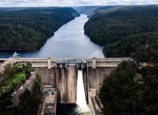 NSW 총리, 시드니 워터 민영화를 막기 위해 움직이다 New legislation will protect Sydney Water and Hunter Water against privatisation. (SMH Brook Mitchell)