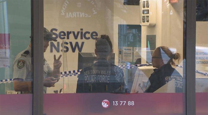 시드니 서비스 NSW 일하는 공무원 칼부림 부상후 회복중 Salhab is accused of repeatedly stabbing a 54-year-old Service NSW employee at his workplace in Haymarket in Sydney's CBD. (Nine)