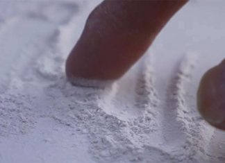 시드니 규폐증(Silicosis)에 대한 두려움, 노조가 존 홀랜드를 고소하게 된 이유 Silicosis is caused by inhaling silica dust. (A Current Affair)