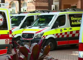 구급대 파업으로 NSW 전역의 병원 대기줄 예상 There are calls for higher safety standards for NSW paramedics and hospital workers with more and more reports of assaults on staff members. (9News)