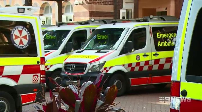 구급대 파업으로 NSW 전역의 병원 대기줄 예상 There are calls for higher safety standards for NSW paramedics and hospital workers with more and more reports of assaults on staff members. (9News)