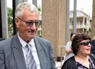 NSW, 빌 스피딩 1.5백만 달러를 배상하라는 판결에 항소 Bill Spedding leaves court after successfully suing the NSW Police for wrongful arrest related to the William Tyrrell case. (Nick Moir)