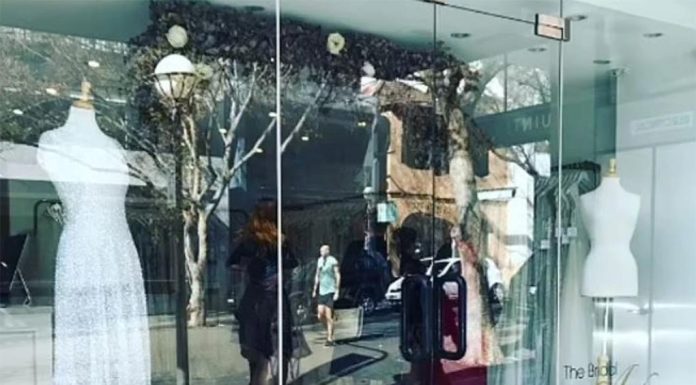호주 웨딩 업체 부도, 예비 부부 최소 99쌍 날벼락 Gabrielle has potentially lost $6800 from The Bridal Atelier suddenly going bust.