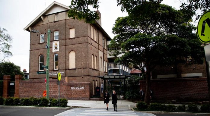 NSW 학부모 스쿨 존 불법주차 카운슬 집중 단속 More council rangers will be deployed around SCEGGS Darlinghurst in a bid to address simmering conflict over traffic congestion.CREDITEDWINA PICKLES