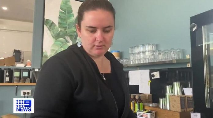 말기 암이라고 속여 수천 달러를 챙긴 골드코스트 여성 Police now allege Ward's terminal cancer was fake and the donations weren't hers to take. (9News)