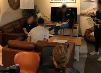 7,600만 달러의 마약, 발견된 후 체포된 시드니 사업가 The men were arrested at units in Marsden Park and Newtown. (Supplied)