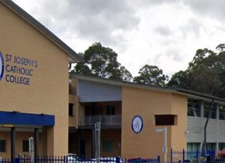 NSW 센트럴 코스트의 십대, 독감으로 사망 A student at St Joseph's Catholic College in East Gosford has died from influenza. (Google Maps)