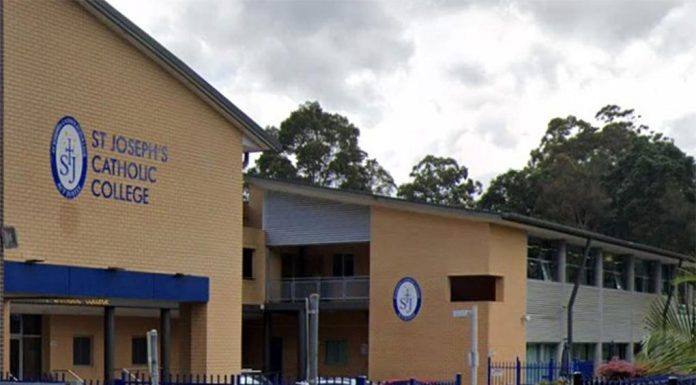 NSW 센트럴 코스트의 십대, 독감으로 사망 A student at St Joseph's Catholic College in East Gosford has died from influenza. (Google Maps)