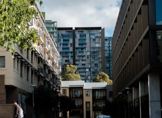 NSW 주정부 시드니 시티 인근 아파트화 추진 Apartment buildings in the inner city suburb of Pyrmont.CREDITOSCAR COLMAN