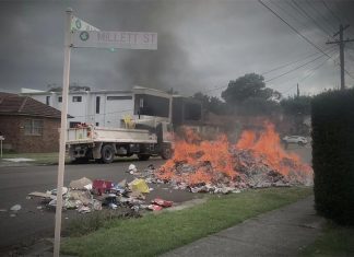 시드니 쓰레기 트럭 화재 증가, 전자담배와 리튬 배터리가 주된 원인 Garbage truck drivers are calling on residents to dispose of lithium batteries correctly. (Nine)