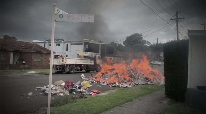 시드니 쓰레기 트럭 화재 증가, 전자담배와 리튬 배터리가 주된 원인 Garbage truck drivers are calling on residents to dispose of lithium batteries correctly. (Nine)